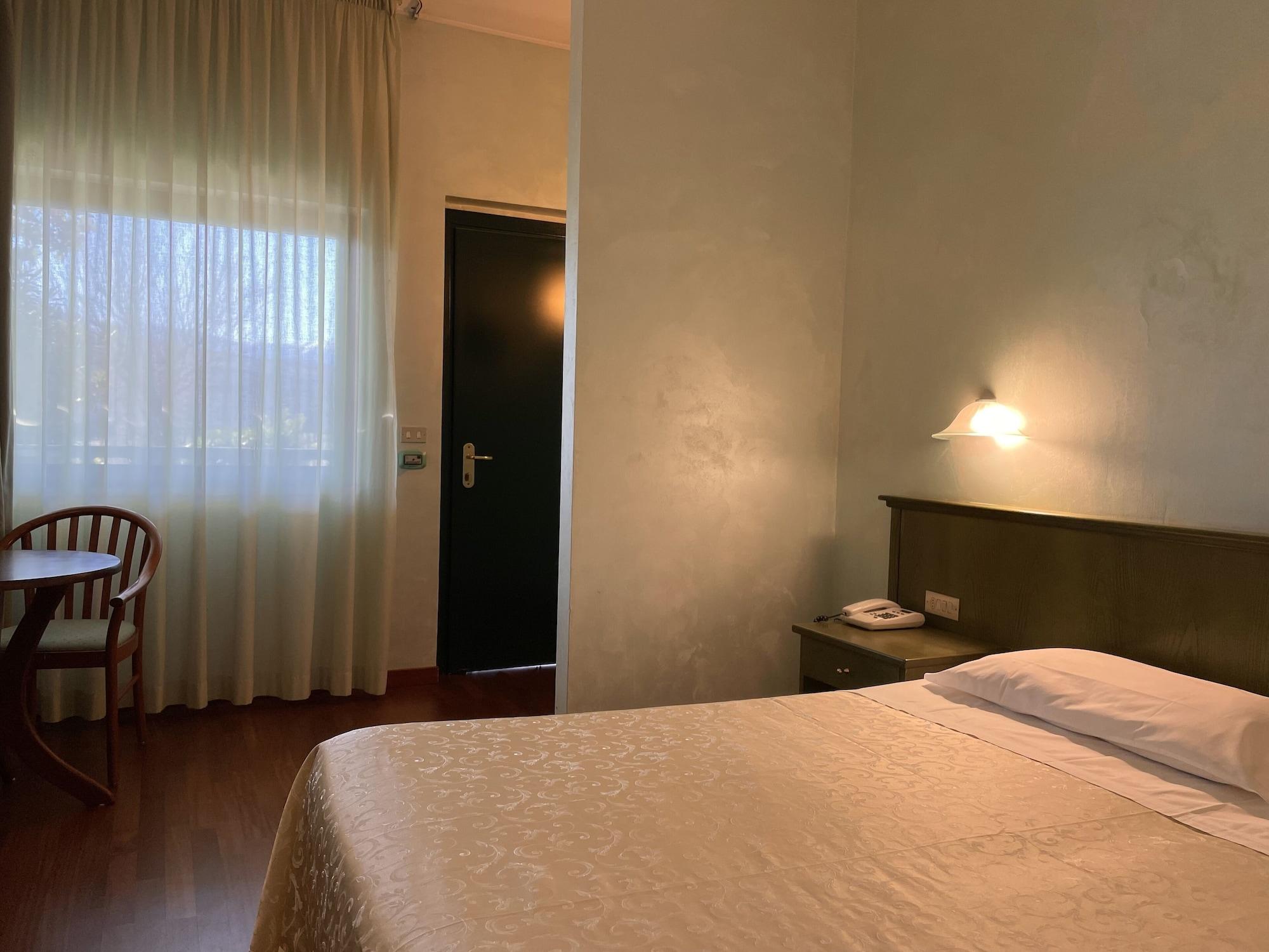 Hotel Santacroce Meeting Сульмона Экстерьер фото