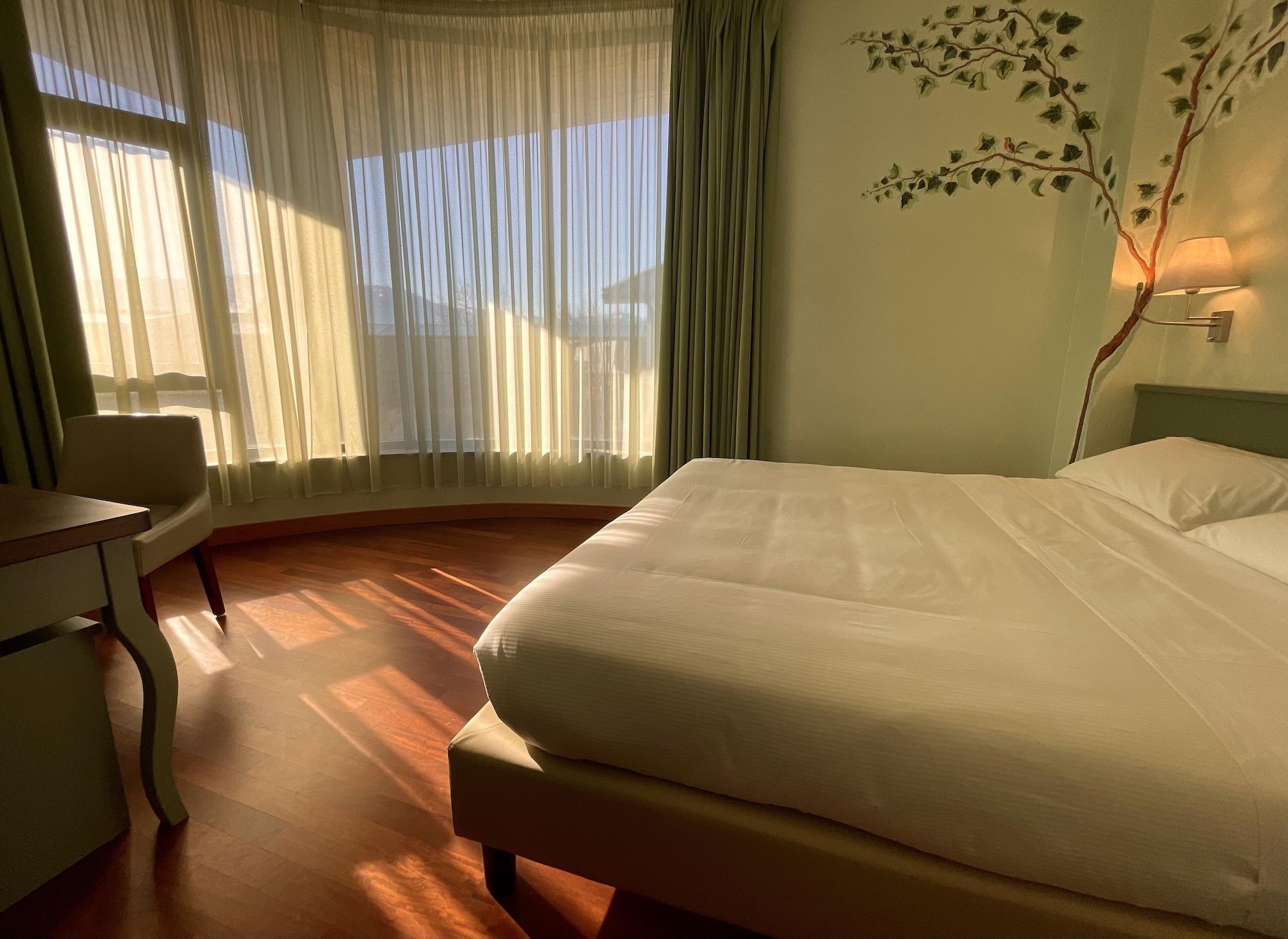 Hotel Santacroce Meeting Сульмона Экстерьер фото